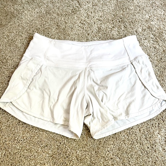 Lululemon Speed-up Low rise 2.5” White Lined shorts - Picture 1 of 8